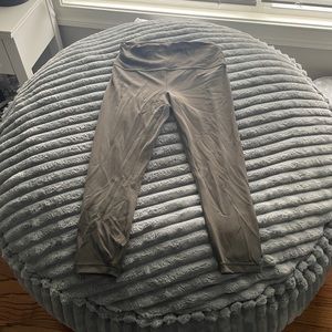 size 12 dark green ‘Wunder Train High-Rise Crop 23"’ Lululemon capri leggings.